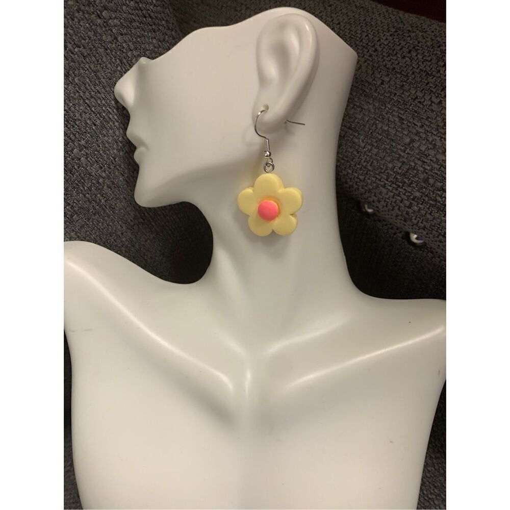 Daisy Dangle Flower Earrings